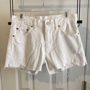 NWOT Gap 4” Low Rise Stride short, white, sz. 0